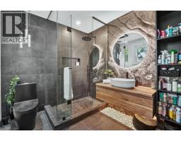 9 LESLIE Drive - 21