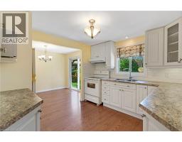 15 LEWIS Crescent - 10