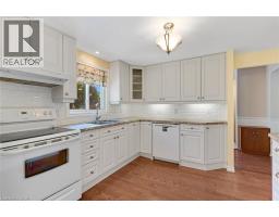 15 LEWIS Crescent - 12
