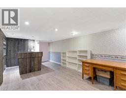 15 LEWIS Crescent - 31