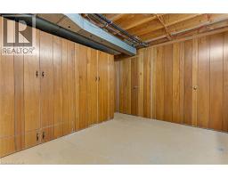 15 LEWIS Crescent - 33
