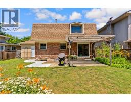 15 LEWIS Crescent - 38