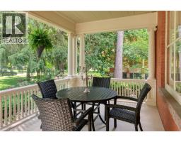 18 BRANT Road N - 4