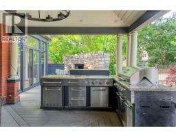 18 BRANT Road N - 40