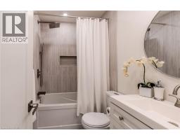 17 WOODSVIEW Avenue - 12