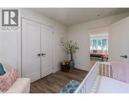 17 WOODSVIEW Avenue - 16