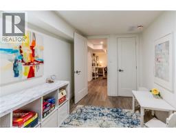 17 WOODSVIEW Avenue - 22