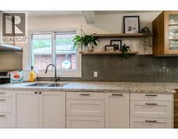 17 WOODSVIEW Avenue - 8