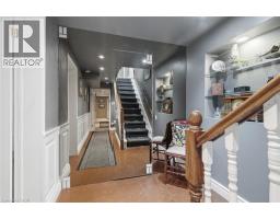 33 CENTENNIAL Parkway S - 32