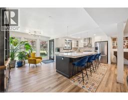 56 THORNRIDGE Crescent - 13
