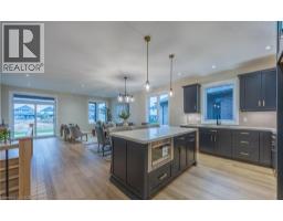 89 DUCHESS Drive - 2
