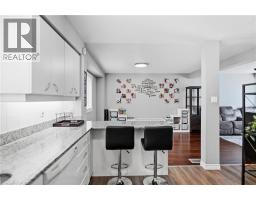 692 GRANGE Crescent - 8