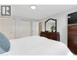 913 COPPER LEAF Crescent - 33
