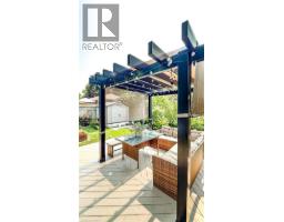 4 BALMORAL Court - 39