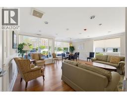 2000 CREEKSIDE Drive UnitNo. 605 - 22