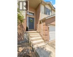 17 MCLACHLAN Place - 2