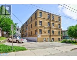 4 ROBINSON Street UnitNo. 10 - 2