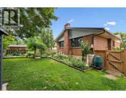 37 DUNSMERE Drive - 37
