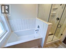 319 KING Street W - 37