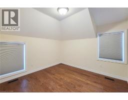 319 KING Street W - 40