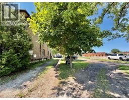 135 SHERWOOD Drive - 12