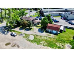 135 SHERWOOD Drive - 3