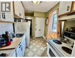 135 SHERWOOD Drive - 31