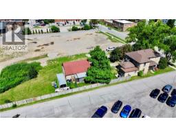 135 SHERWOOD Drive - 34