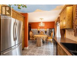 218 MACAULAY Street E - 13