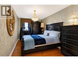 218 MACAULAY Street E - 23