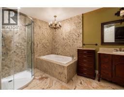 218 MACAULAY Street E - 24