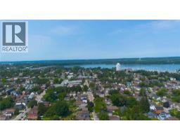 218 MACAULAY Street E - 37