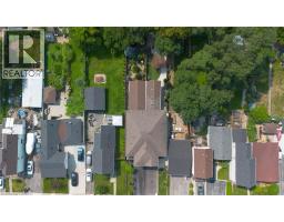 218 MACAULAY Street E - 40