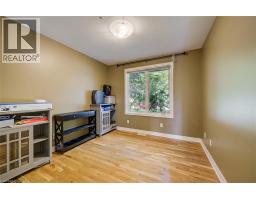 910 WALTON Avenue N - 26