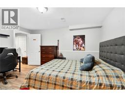 18 KONSTANTINE Court - 38