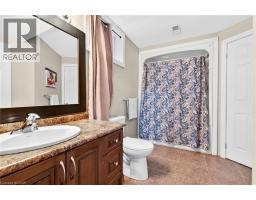 18 KONSTANTINE Court - 39