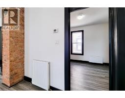 98 WELLAND Street N - 23