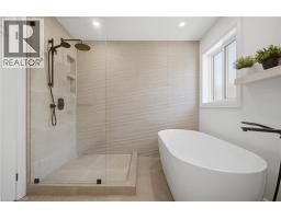 44 BANINGTON Crescent - 33