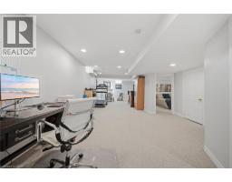 44 BANINGTON Crescent - 40