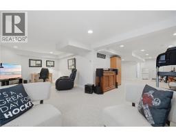44 BANINGTON Crescent - 43