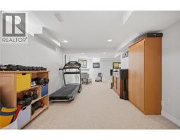 44 BANINGTON Crescent - 44