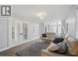 44 BANINGTON Crescent - 8