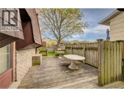 51 UNDERHILL Crescent - 32