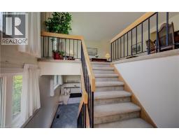 51 UNDERHILL Crescent - 4