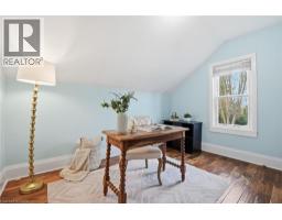 27 WELLINGTON Street - 24