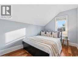 27 WELLINGTON Street - 29