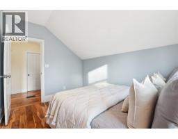 27 WELLINGTON Street - 30
