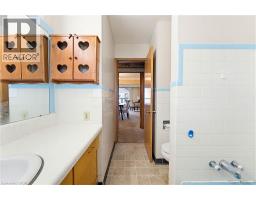 127 KING Street E - 21