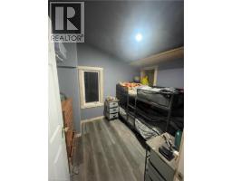 17 QUEEN Street N - 16