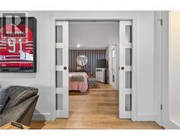 18 ANGLER Avenue - 33